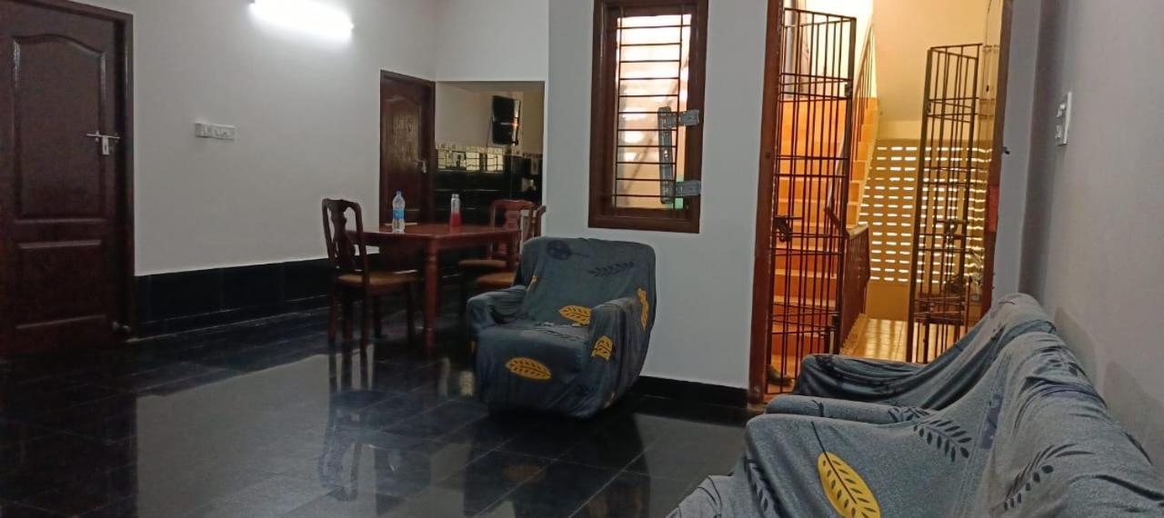 Sharing Apartment *