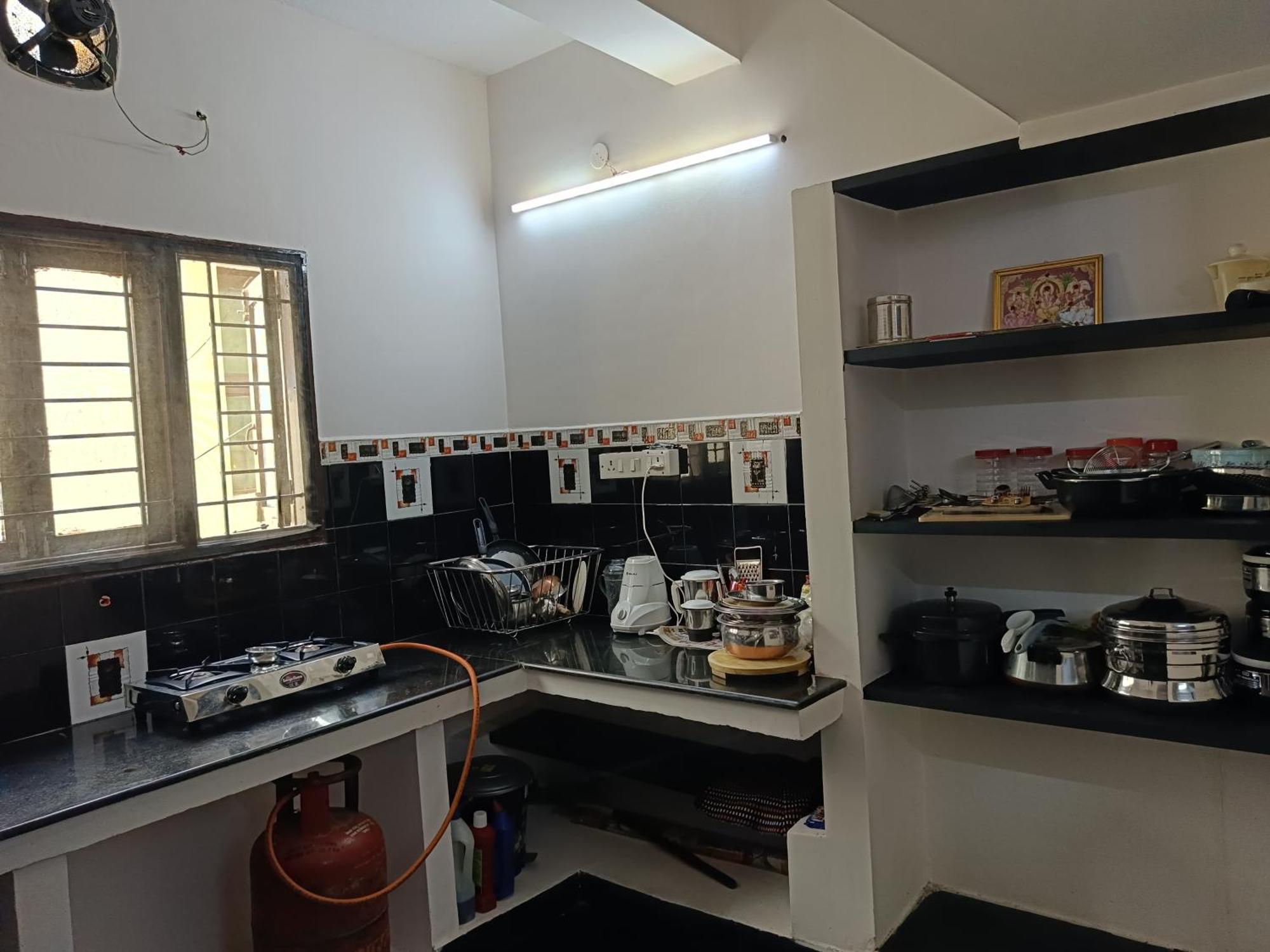 Sharing Apartment